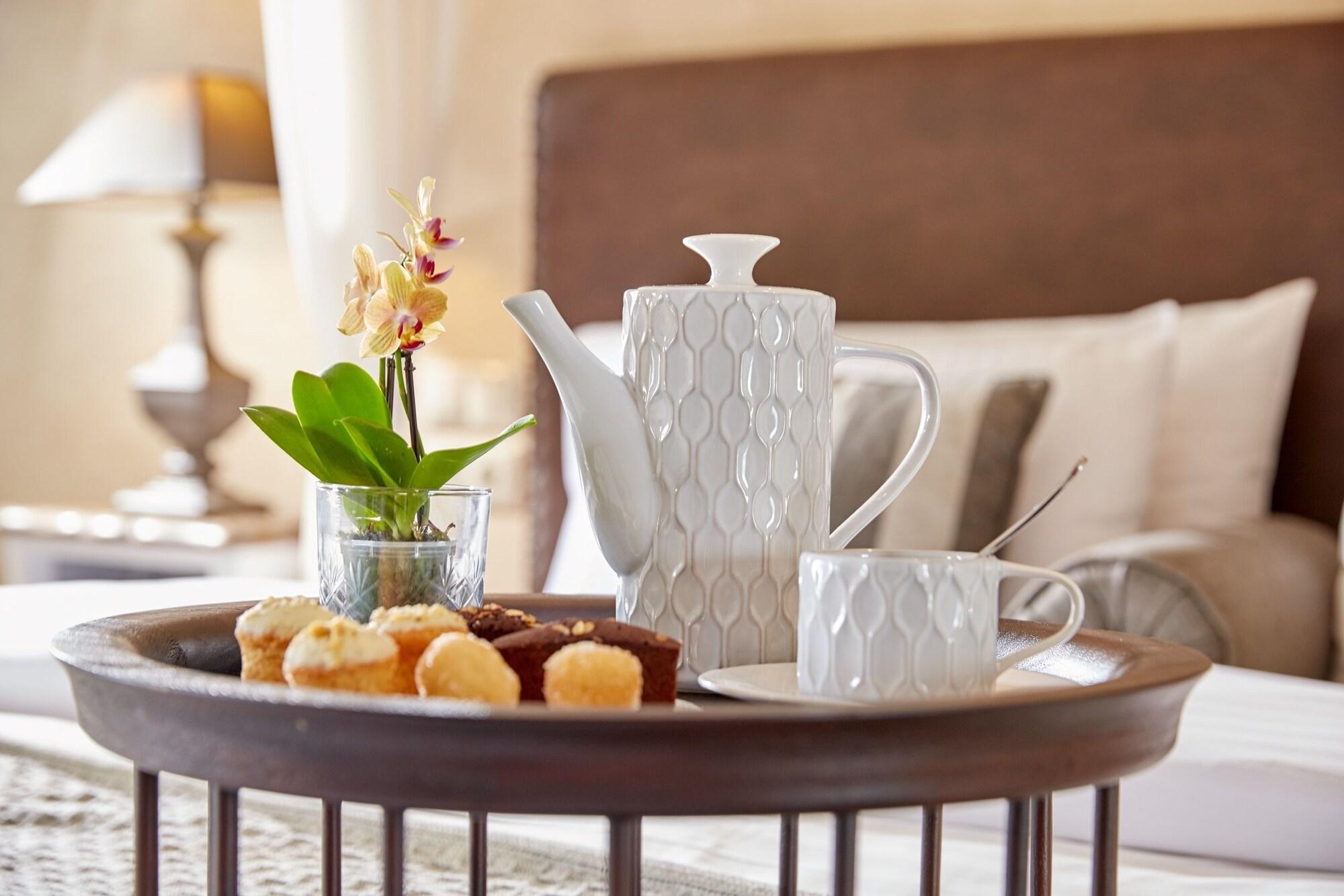 Limneon Resort & Spa Kastoriá Eksteriør bilde Tea set