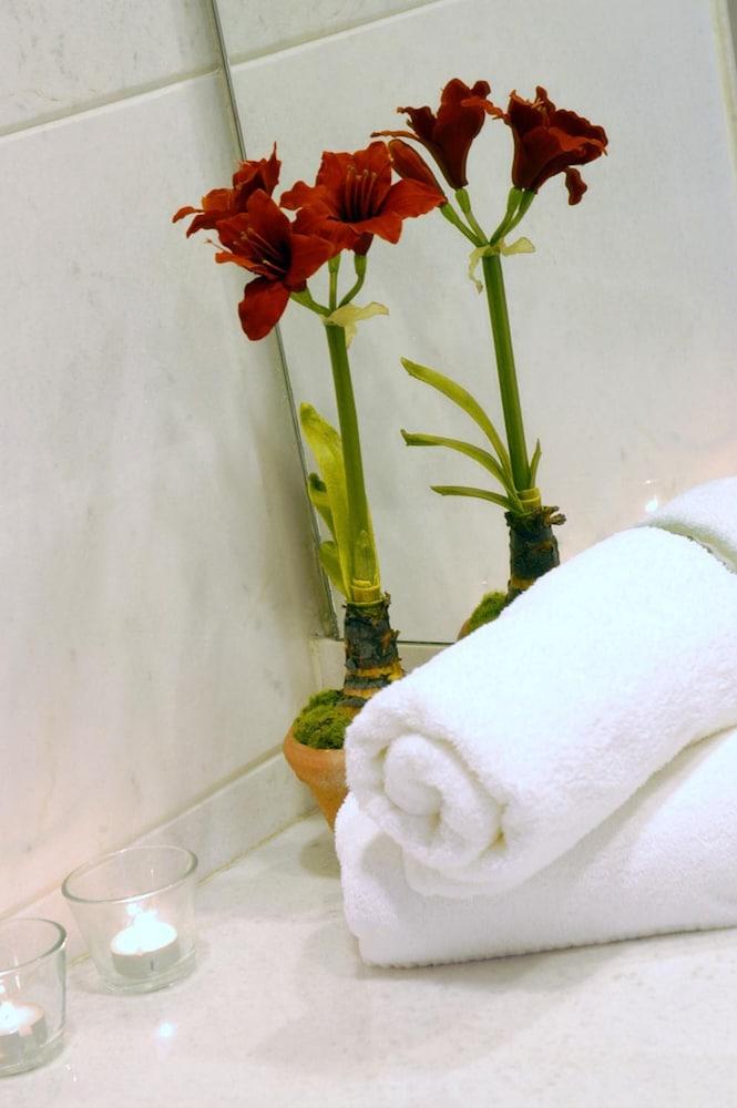 Limneon Resort & Spa Kastoriá Eksteriør bilde A lucky bamboo arrangement
