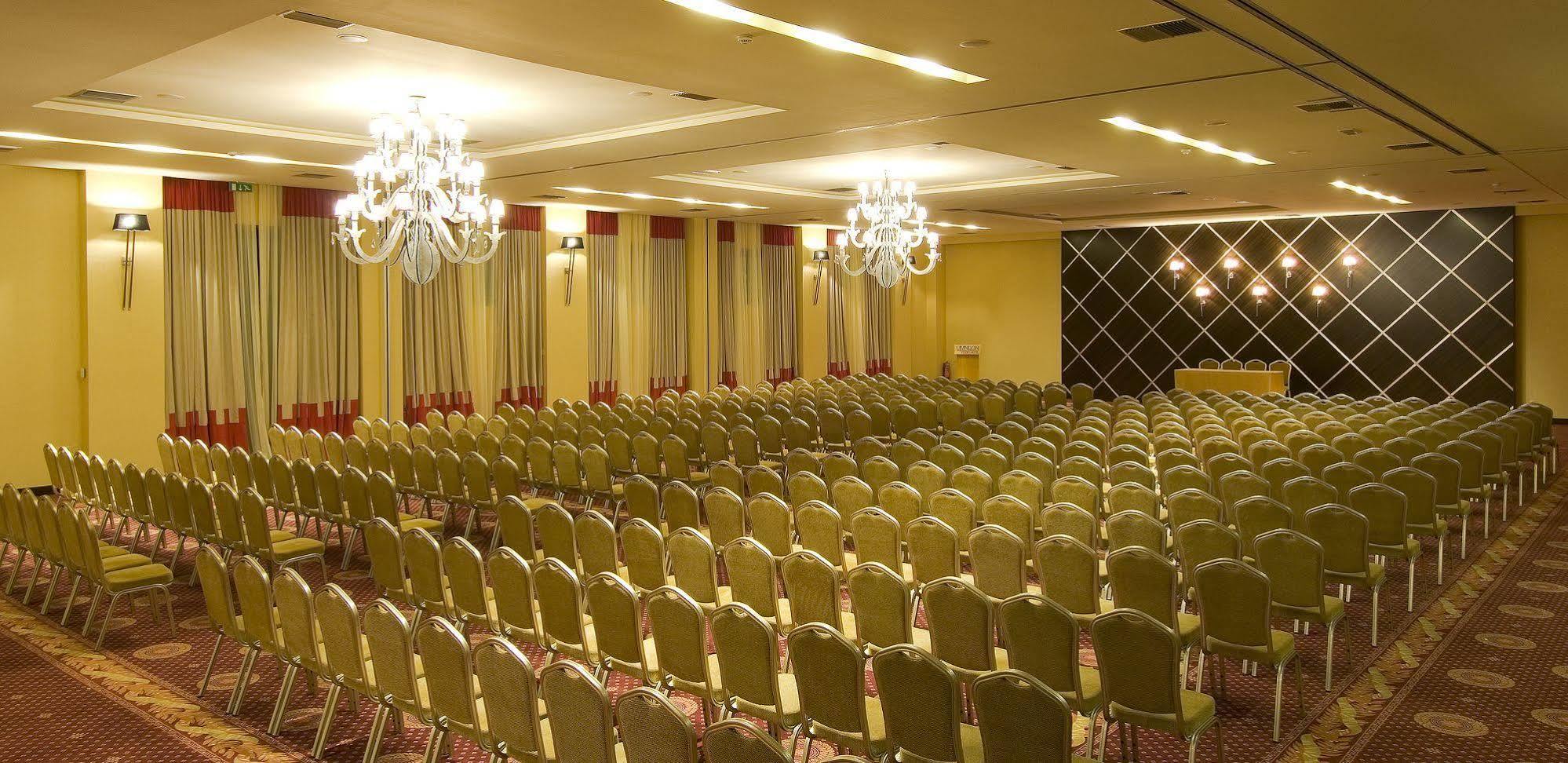 Limneon Resort & Spa Kastoriá Eksteriør bilde The ballroom of the hotel